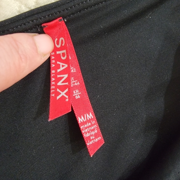 Spanx Black Shiny Leggings Cloud Pattern Shimmer Size Medium Shaping Casual - Picture 9 of 14